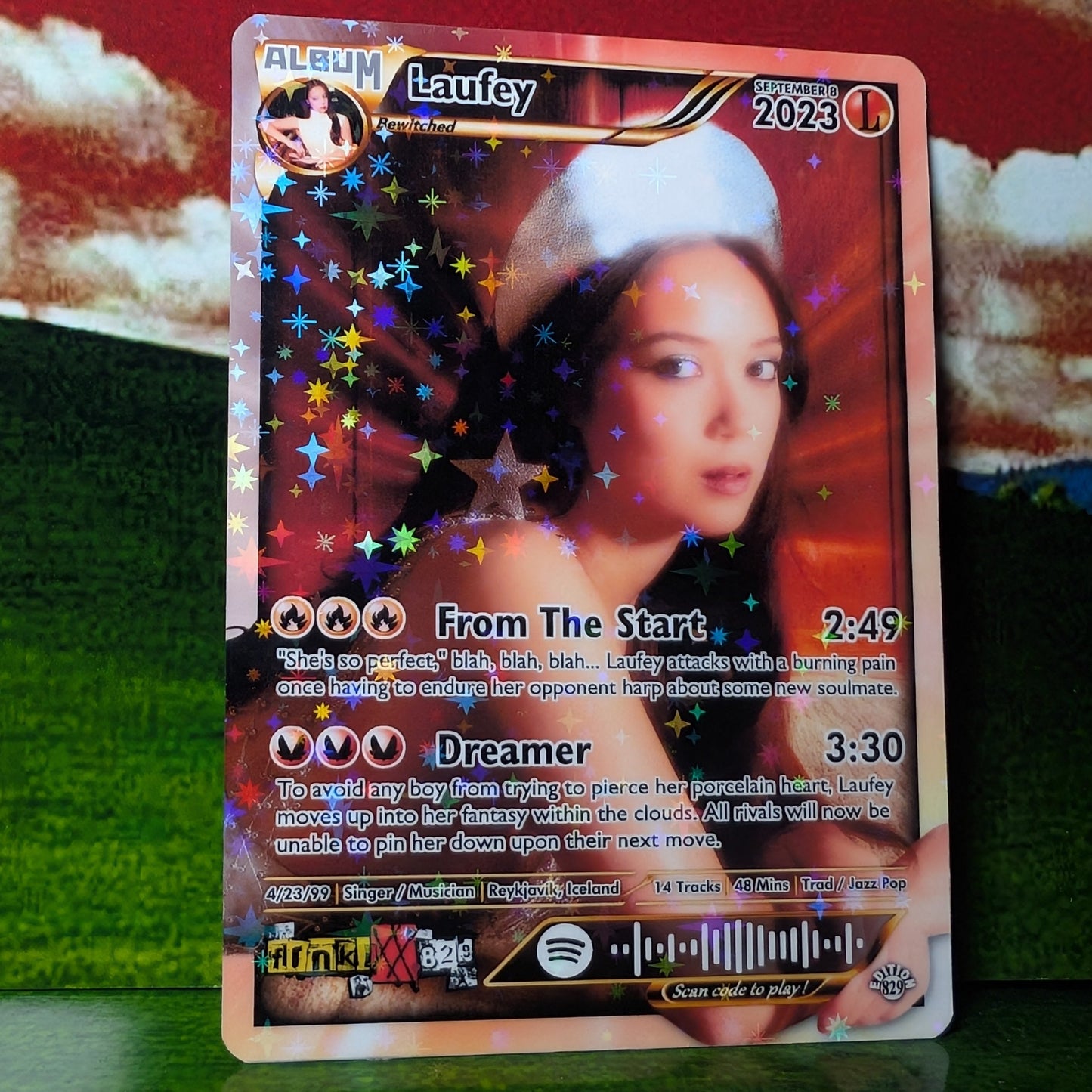 Laufey Holographic Trading Card Set