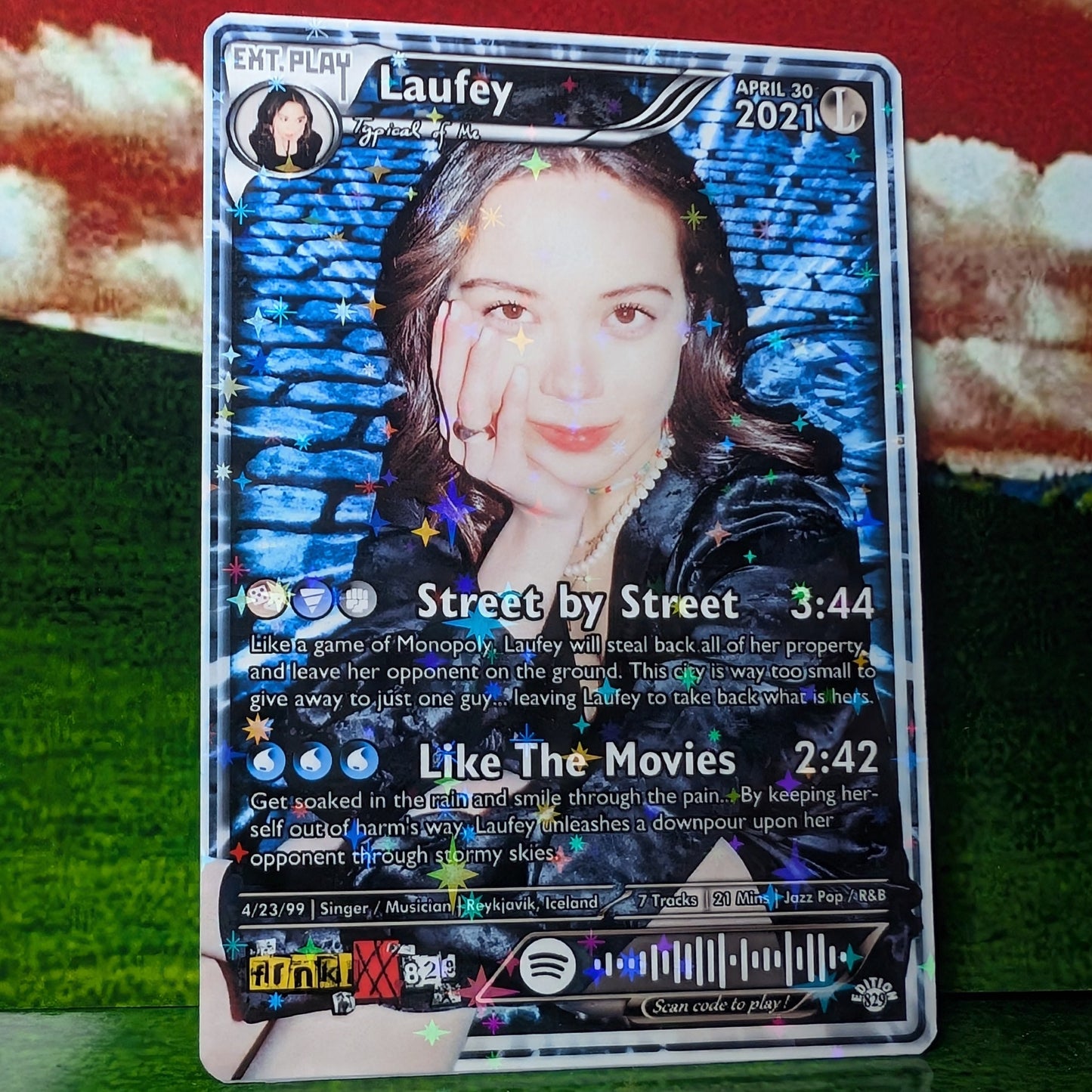 Laufey Holographic Trading Card Set