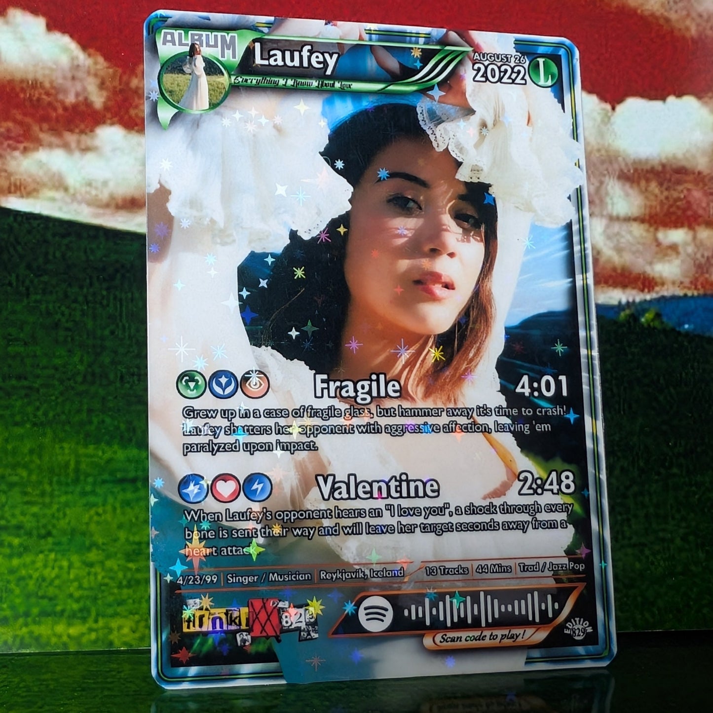 Laufey Holographic Trading Card Set